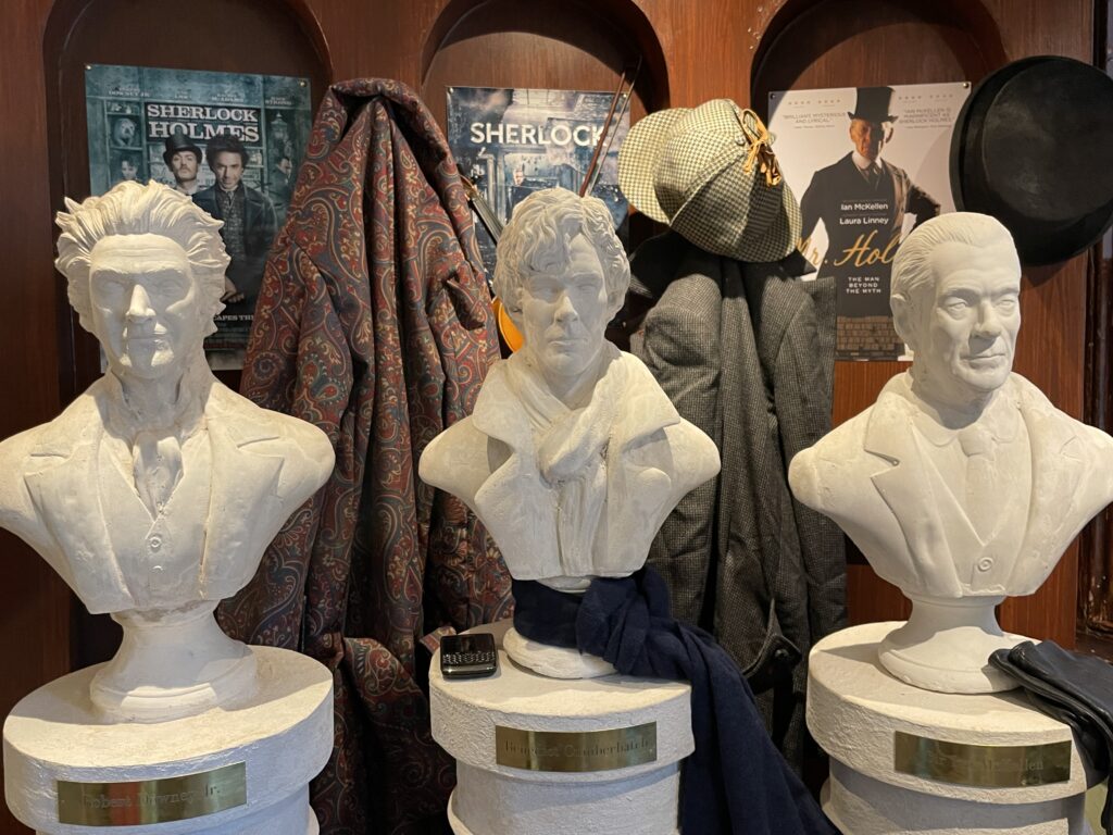 シャーロックホームズ博物館/シャーロックの胸像たち