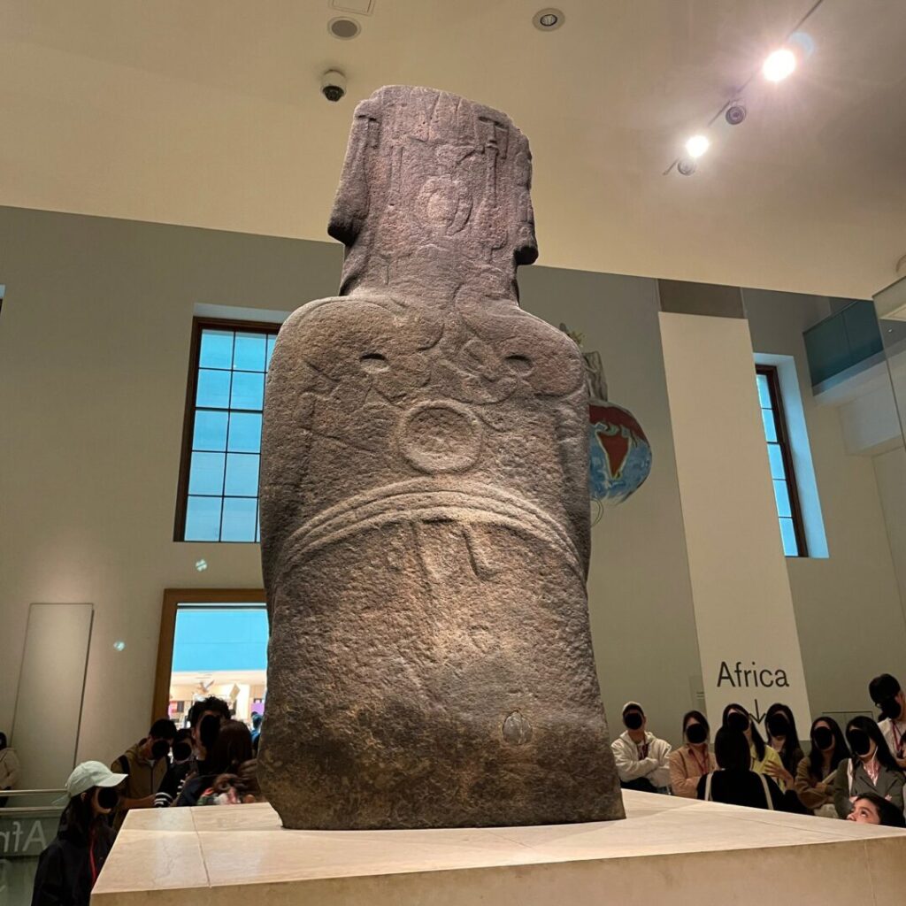 大英博物館モアイ像裏面